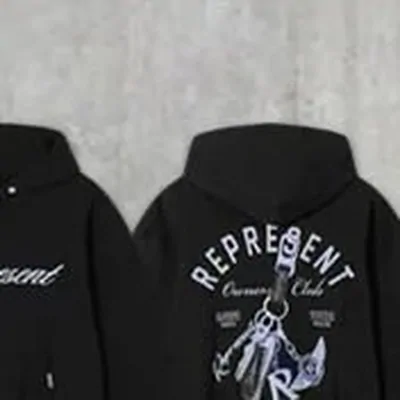 Schwarzer Hoodie mit hellem Grafikprint, Vorderansicht